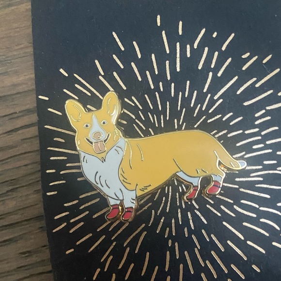 Baltic Club - Corgi Dog Enamel Pin - Picture 2 of 3